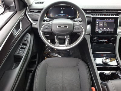 2023 Jeep Grand Cherokee Laredo 4x4 4WD