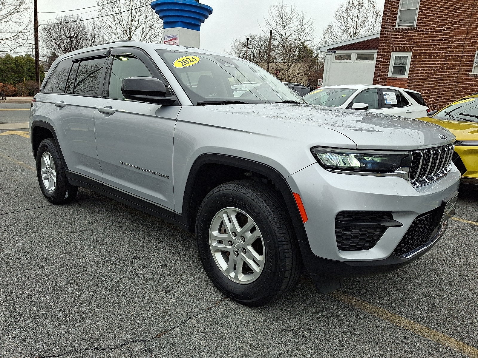 2023 Jeep Grand Cherokee Laredo 4x4 4WD