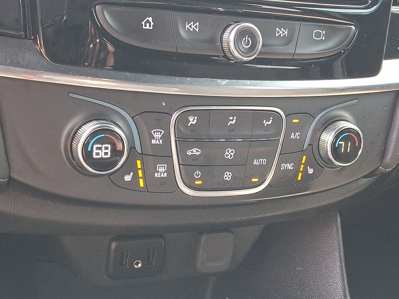 2023 Chevrolet Traverse LT Cloth AWD