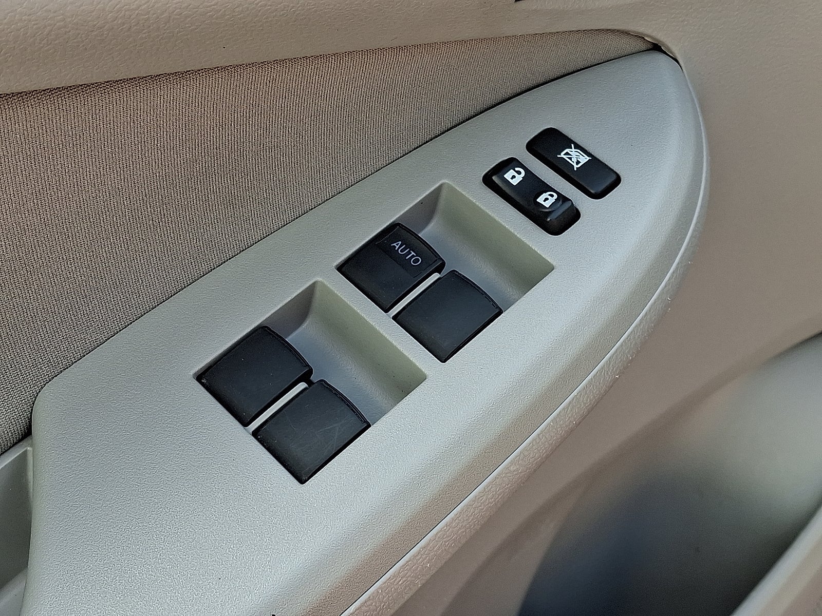 2013 Toyota Corolla L FWD