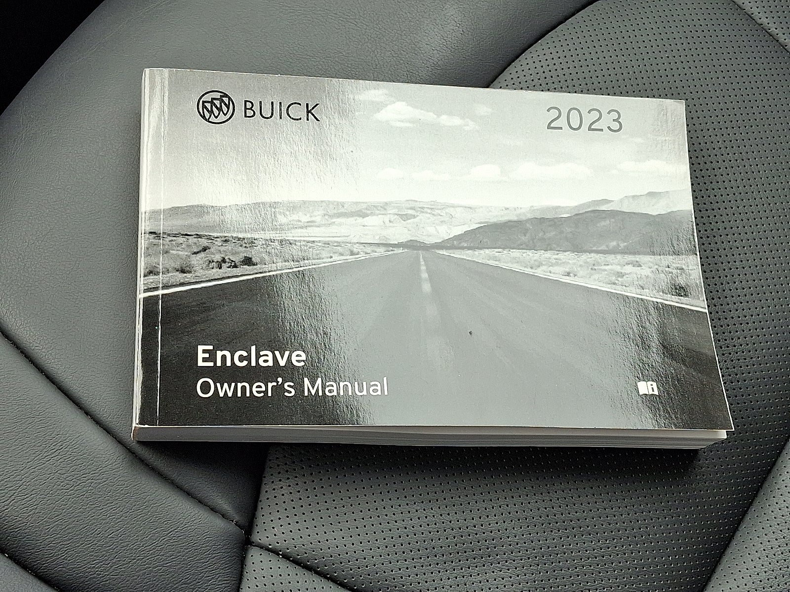 2023 Buick Enclave Essence AWD