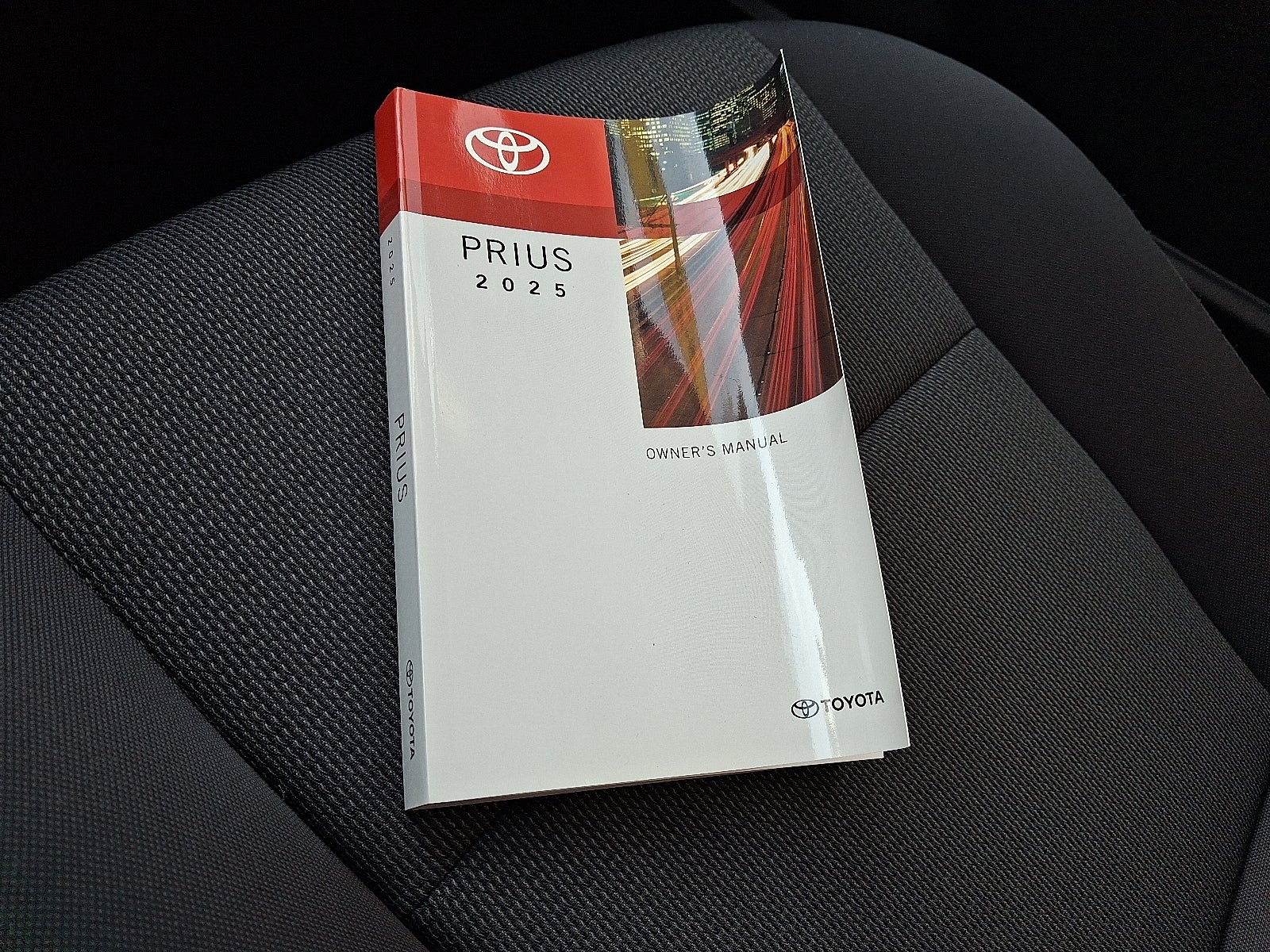 2025 Toyota Prius LE FWD