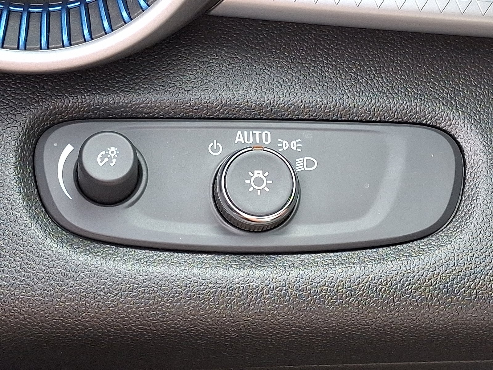 2024 Chevrolet Trax LS FWD