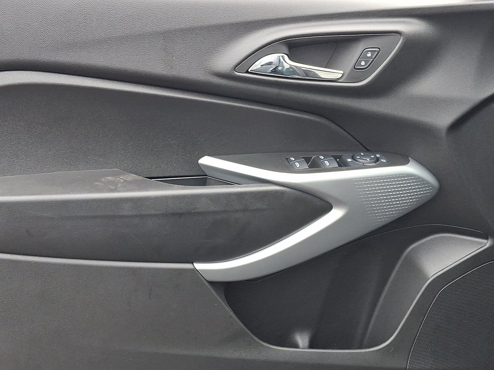 2025 Chevrolet Trax LS FWD