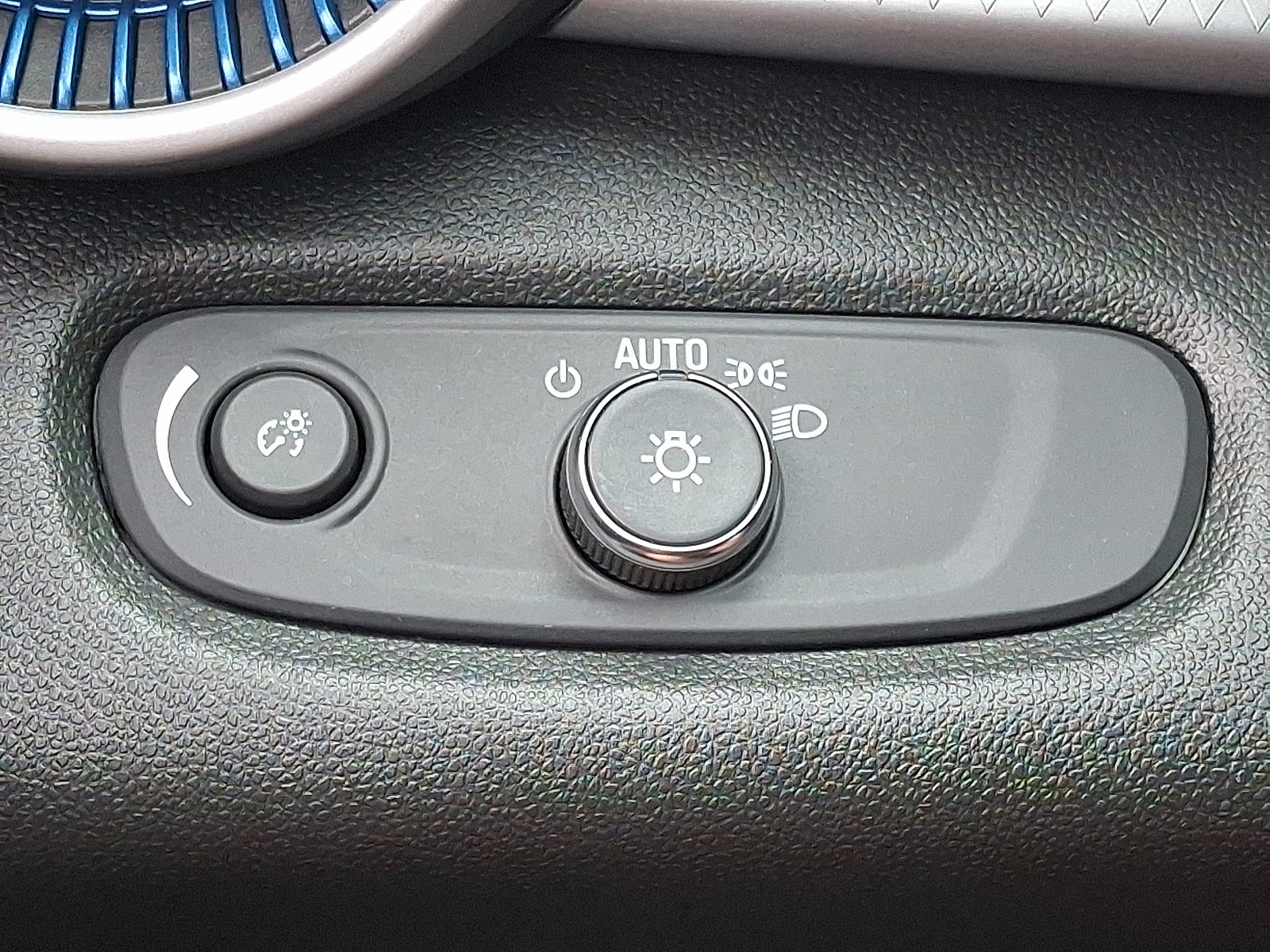 2025 Chevrolet Trax LS FWD