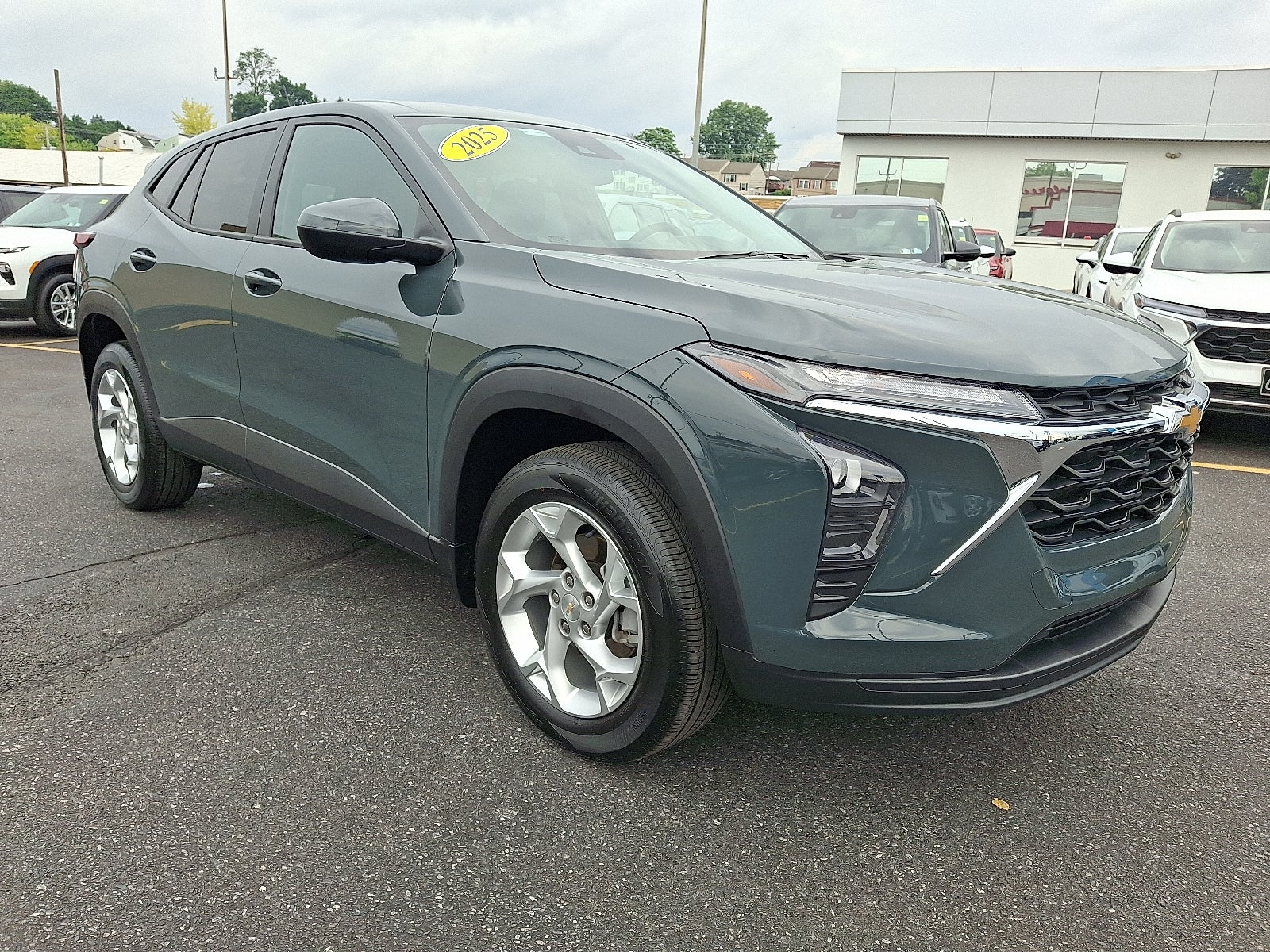 2025 Chevrolet Trax LS FWD