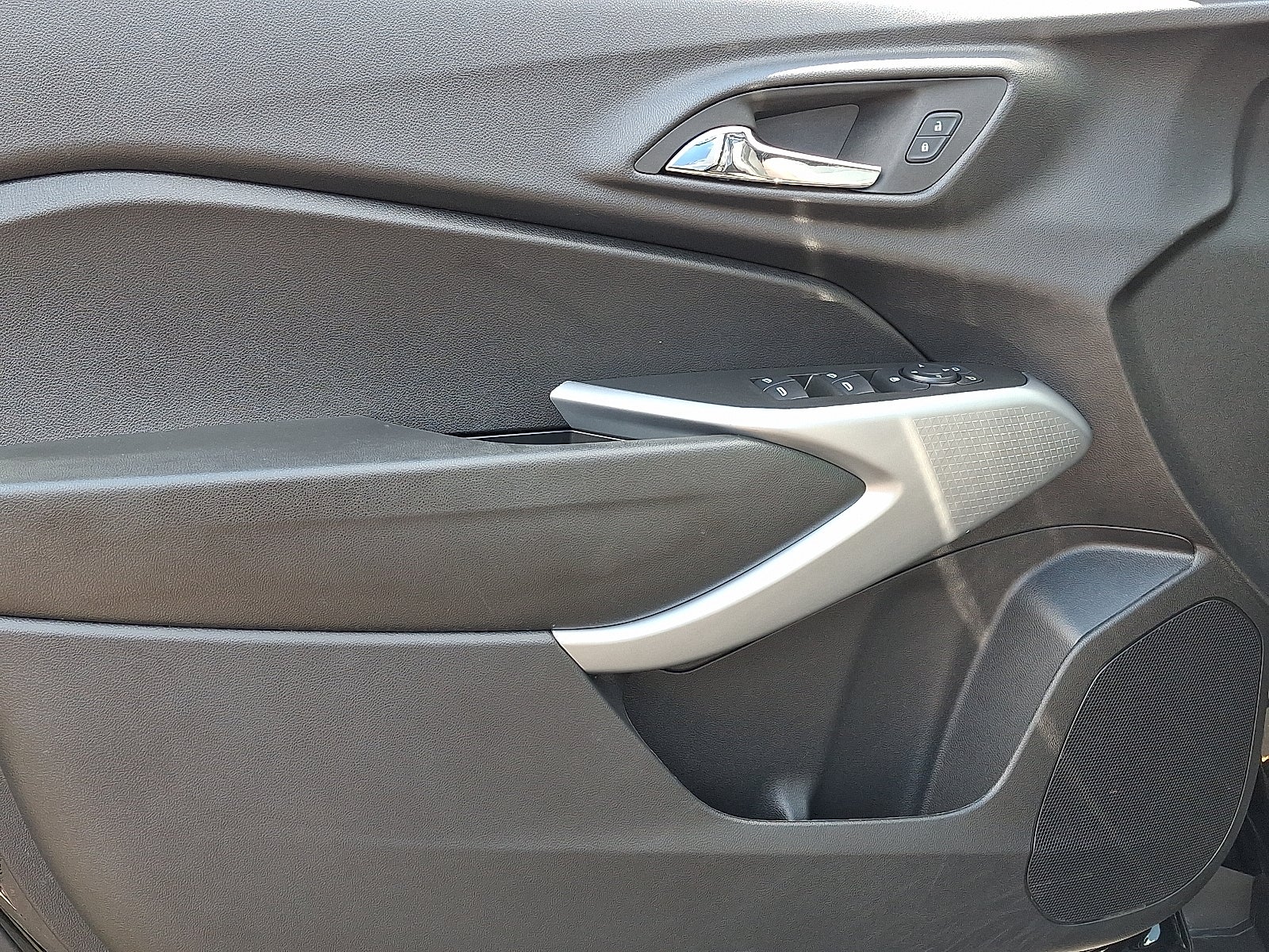 2025 Chevrolet Trax LS FWD