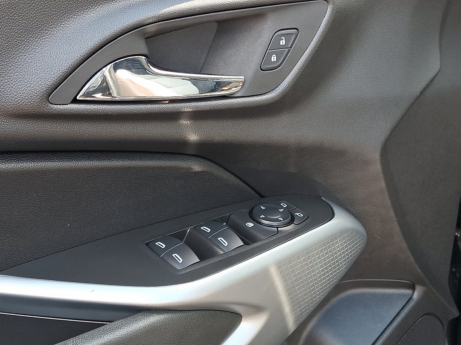 2025 Chevrolet Trax LS FWD