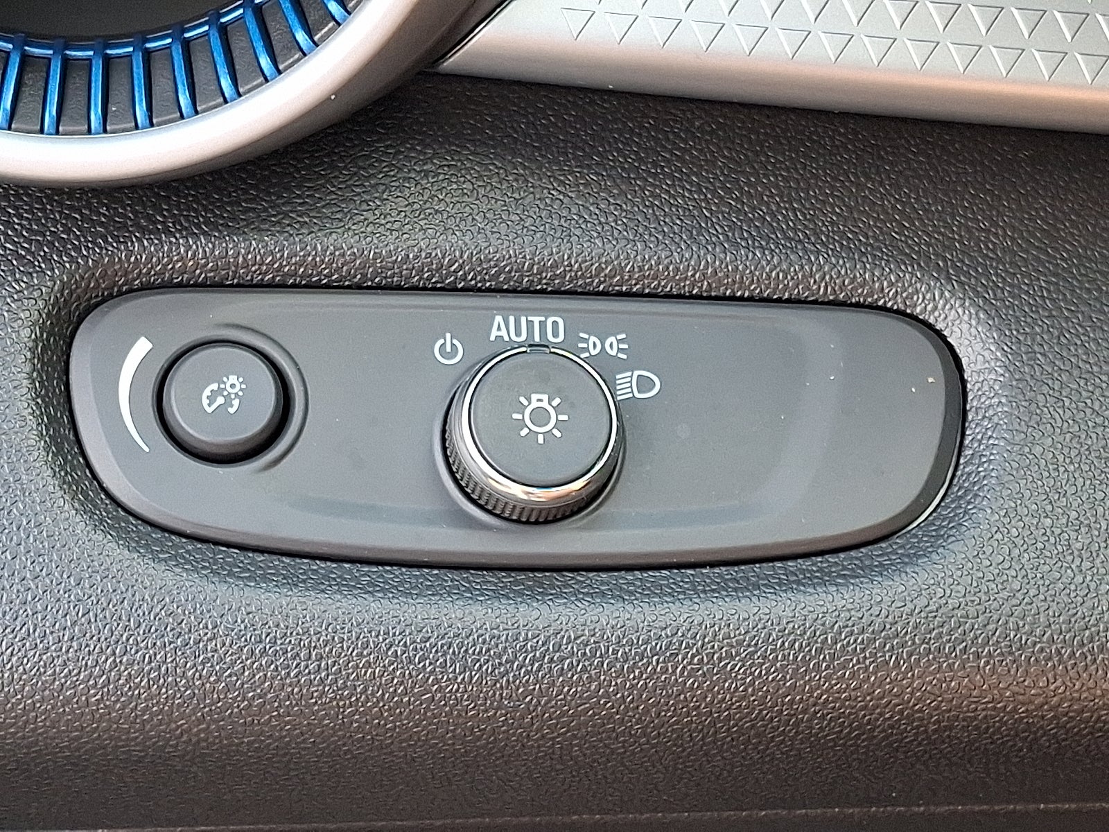 2025 Chevrolet Trax LS FWD