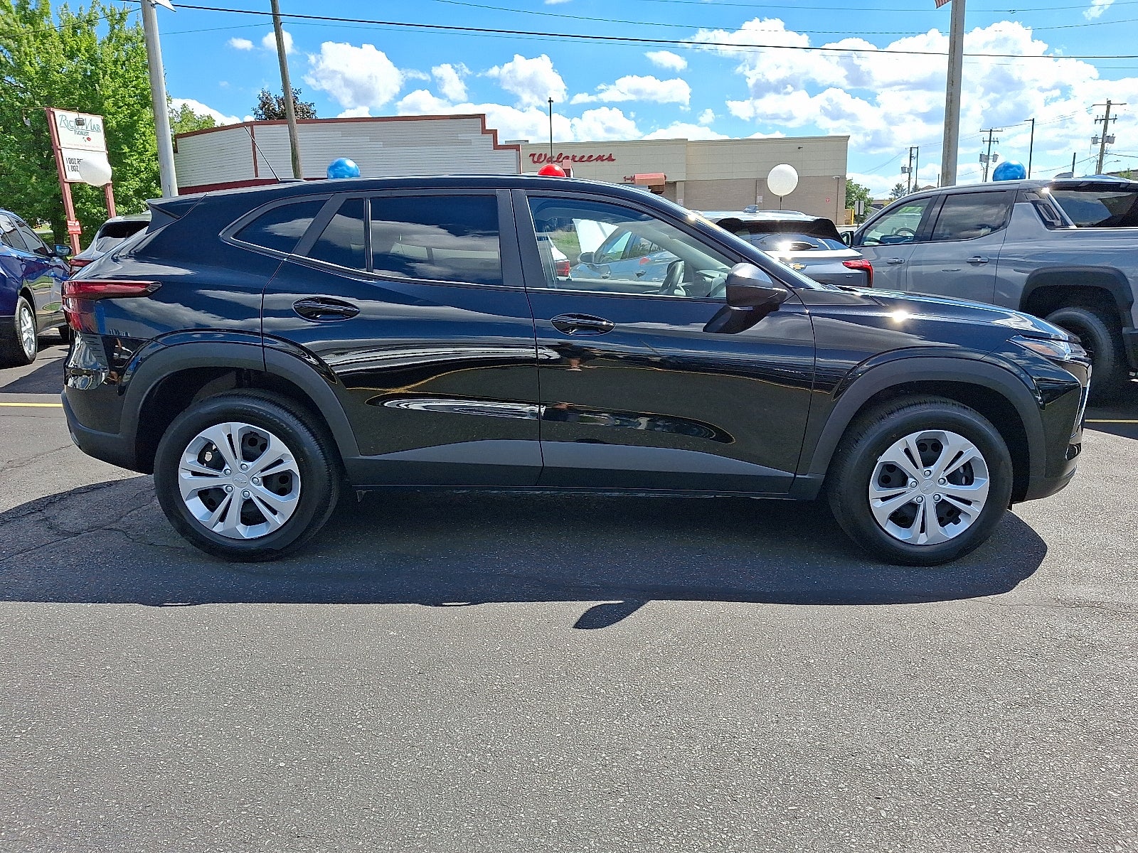 2025 Chevrolet Trax LS FWD