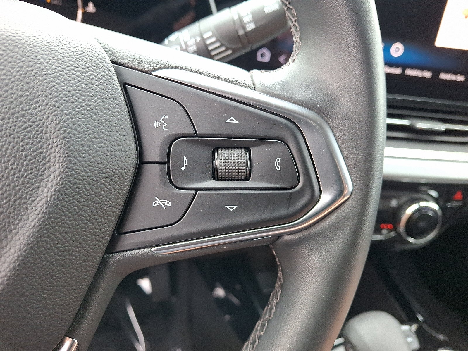 2024 Chevrolet Trax LT FWD