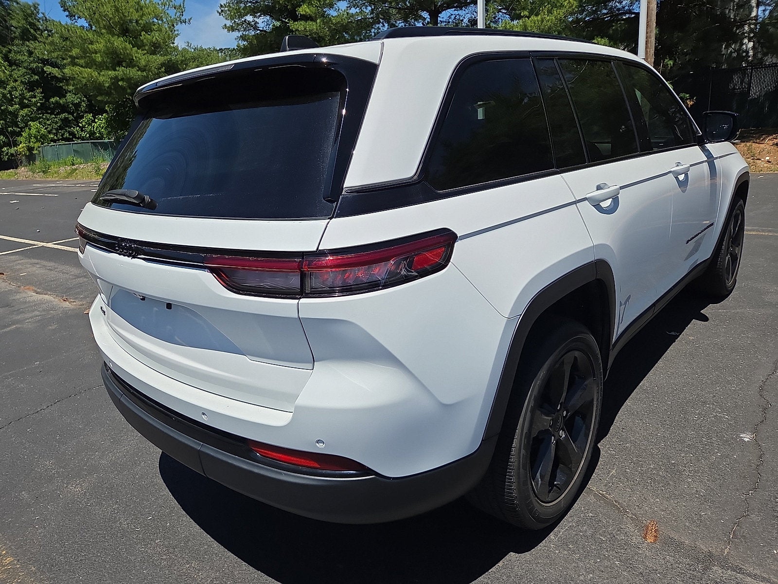 2023 Jeep Grand Cherokee Altitude 4WD
