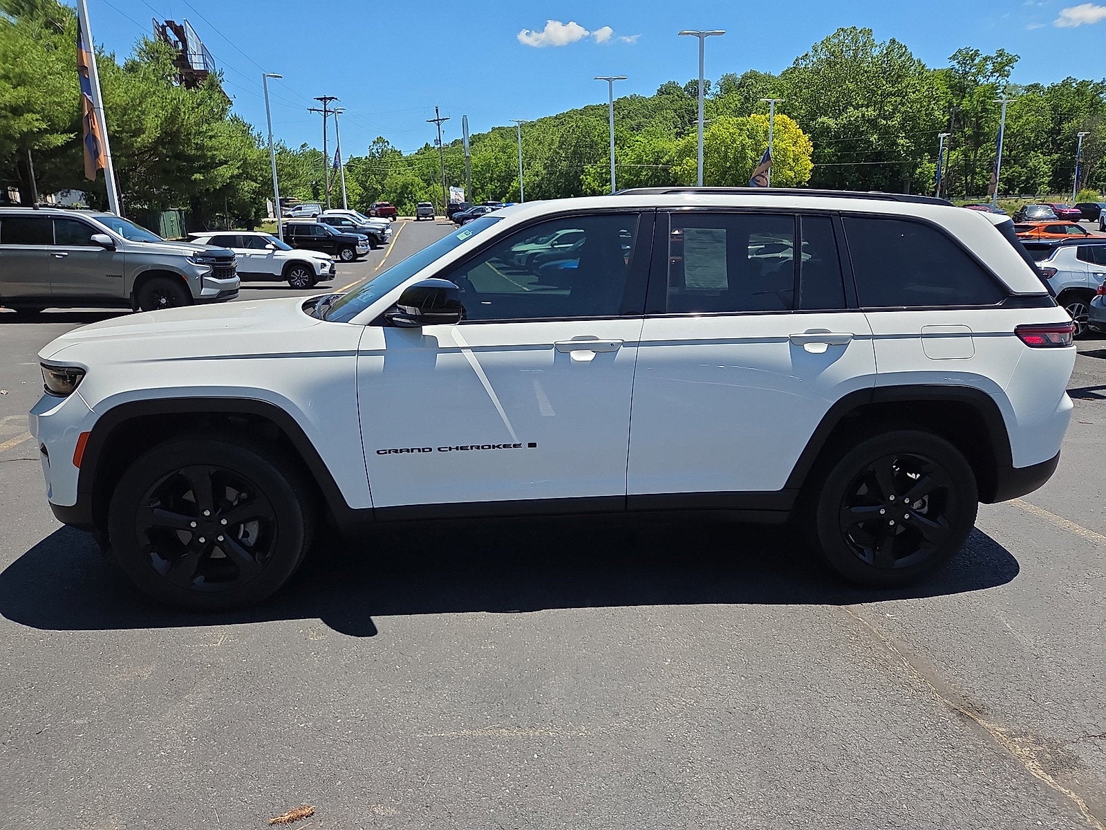 2023 Jeep Grand Cherokee Altitude 4WD