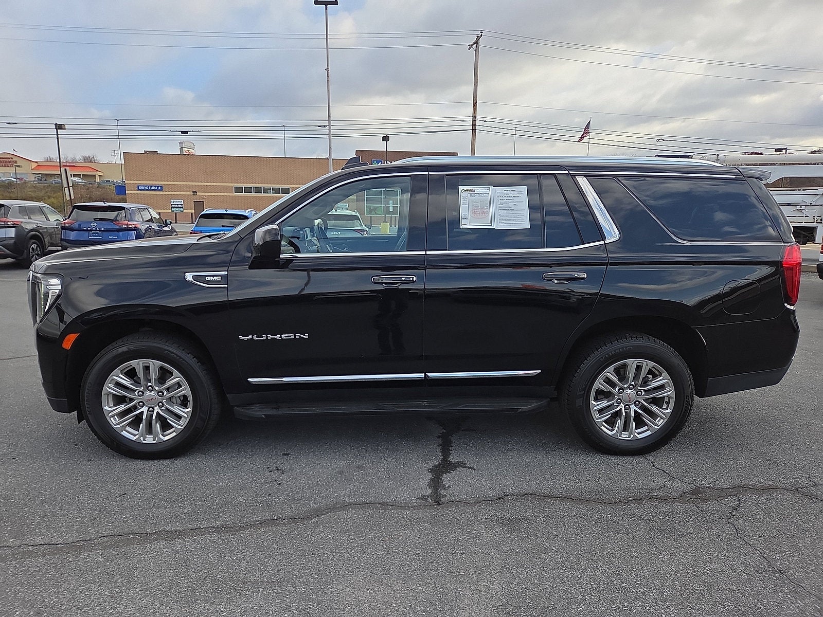 2024 GMC Yukon SLT 4WD