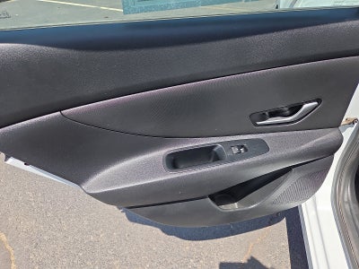 2022 Hyundai Elantra SEL FWD
