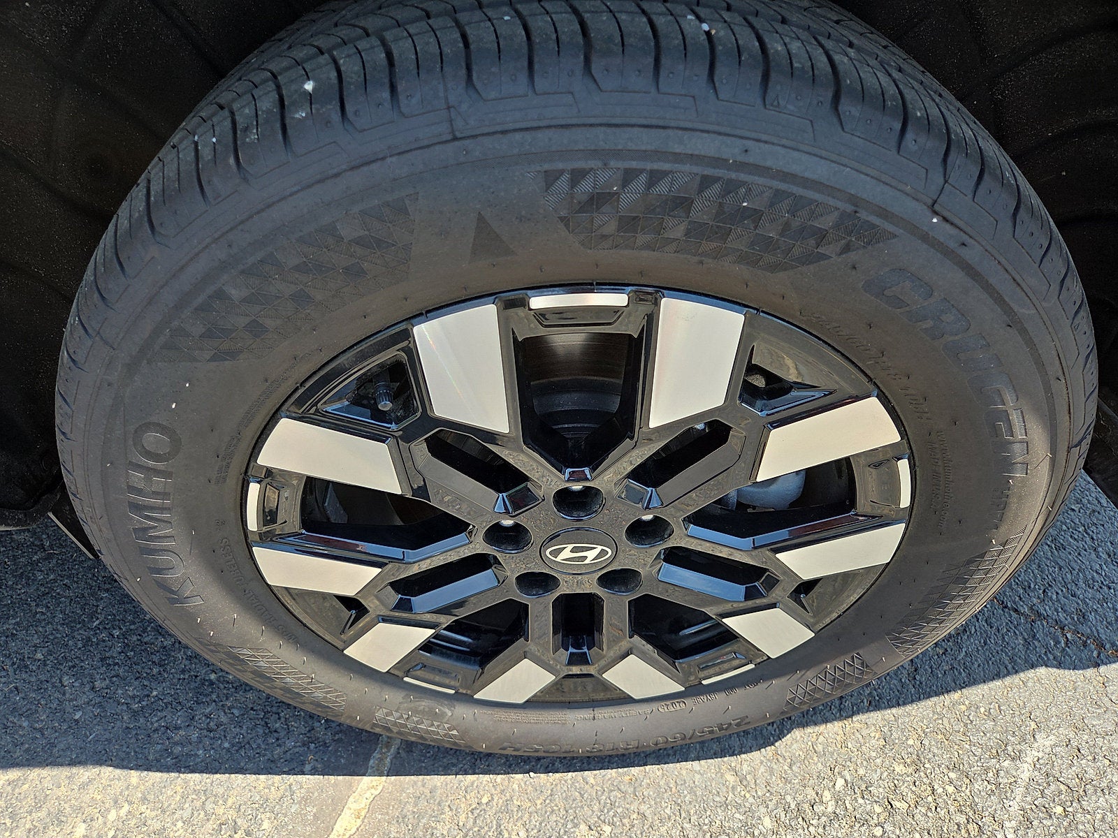 2025 Hyundai Santa Cruz SE - Photo 11