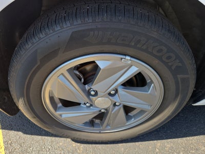 2024 Hyundai Elantra SE FWD