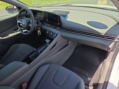 2024 Hyundai Elantra SE FWD