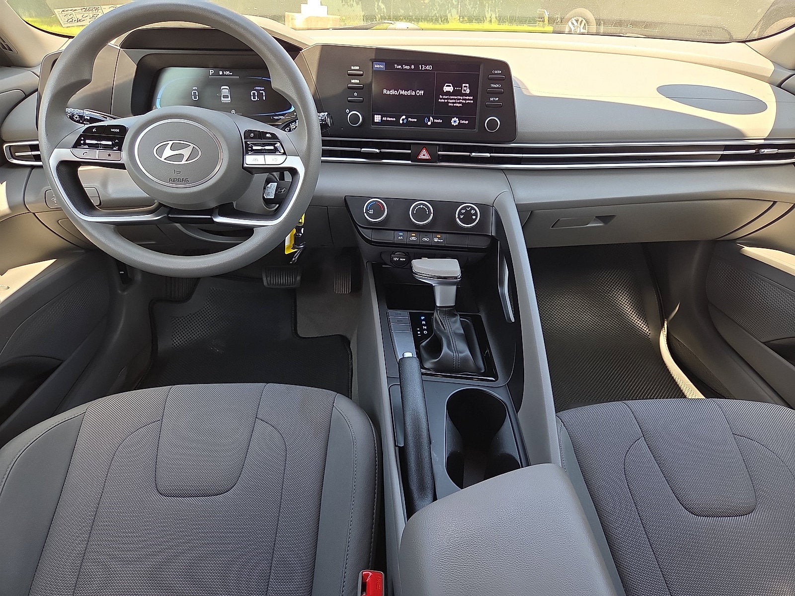 2024 Hyundai Elantra SE FWD