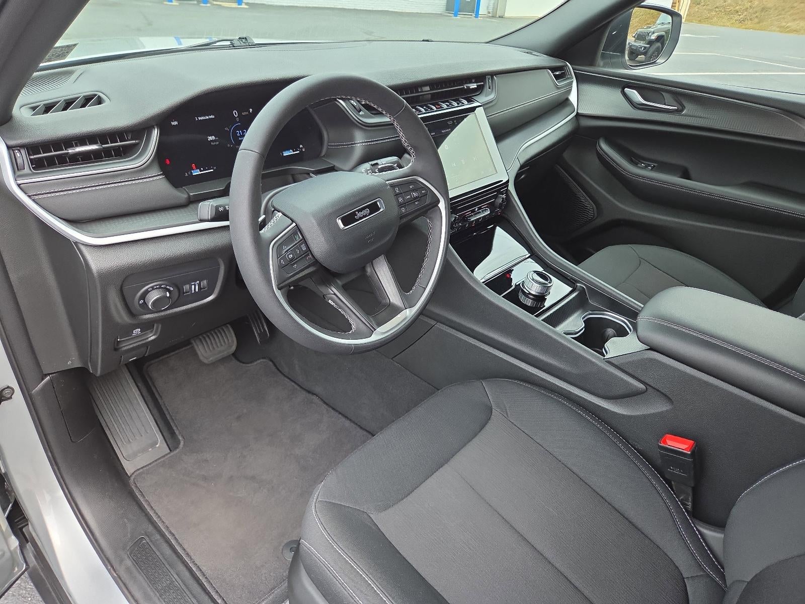 2024 Jeep Grand Cherokee Laredo X 4x4