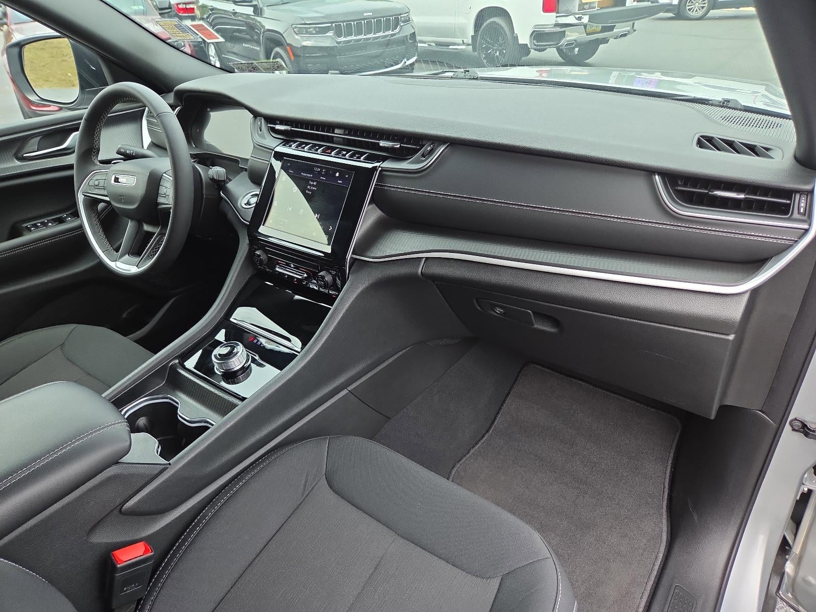 2024 Jeep Grand Cherokee Laredo X 4x4