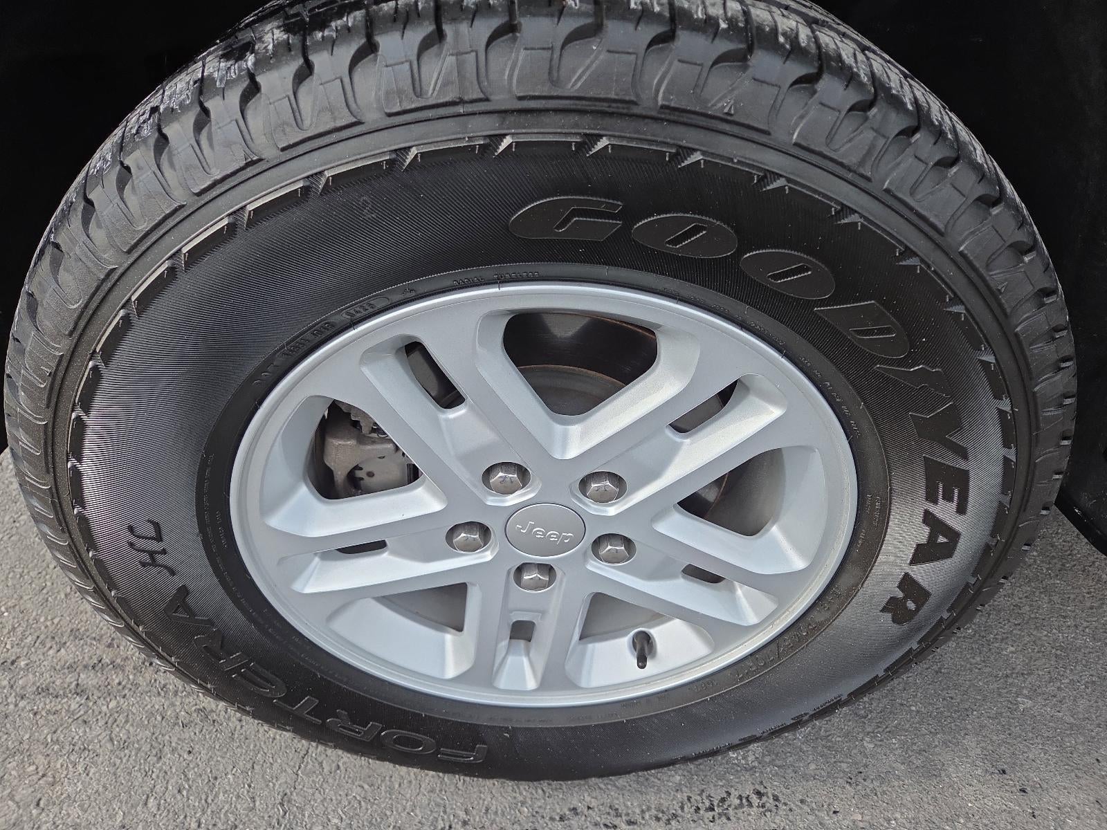 2023 Jeep Grand Cherokee Laredo 4x4