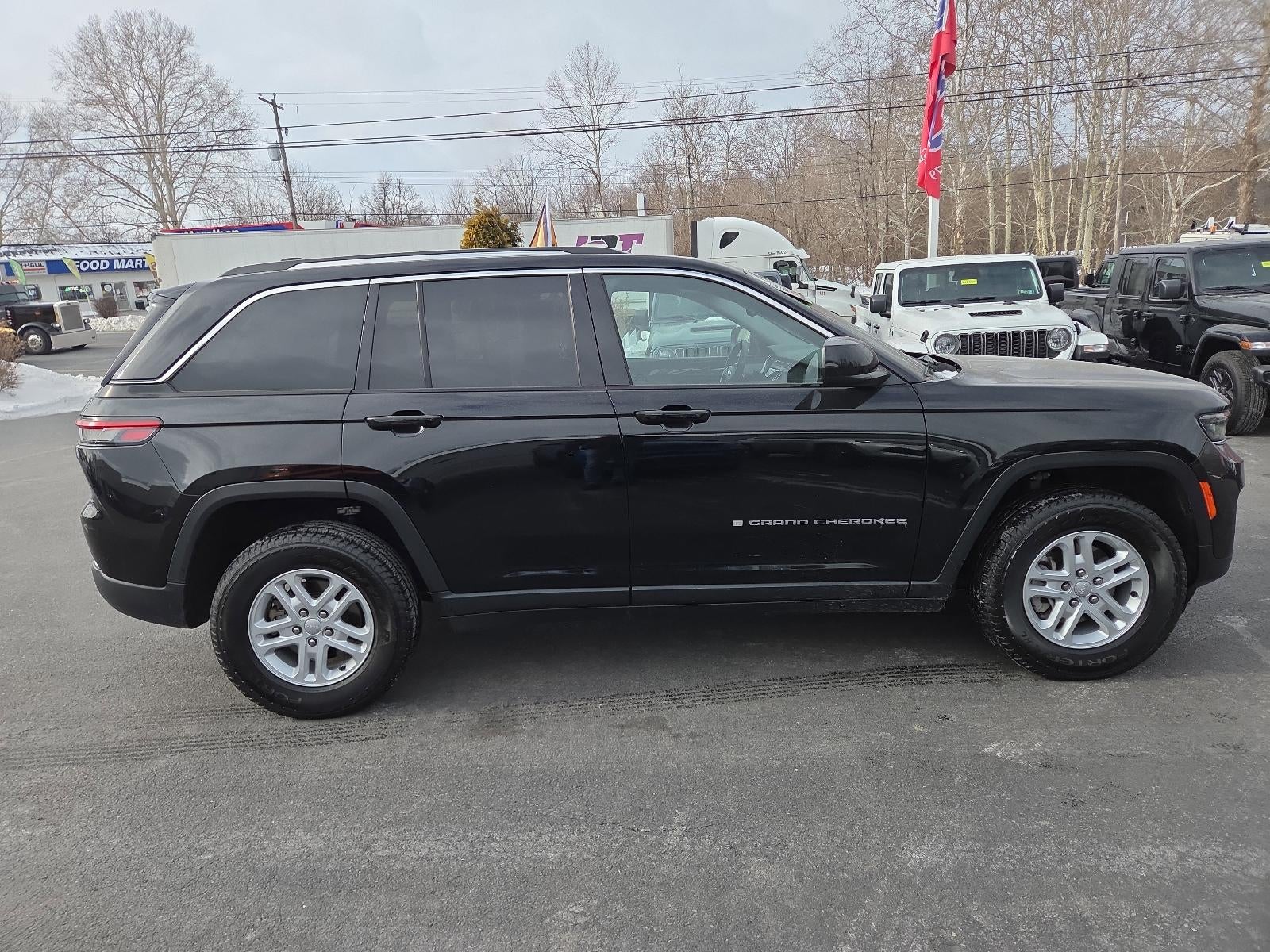 2023 Jeep Grand Cherokee Laredo 4x4