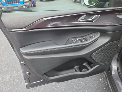 2023 Jeep Grand Cherokee L Laredo 4x4