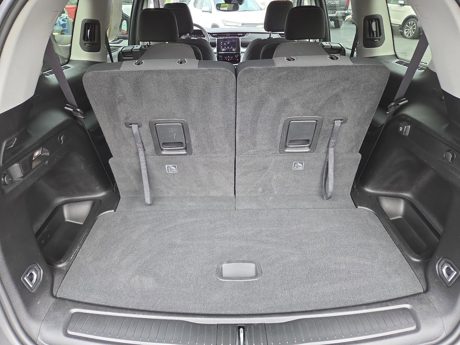 2023 Jeep Grand Cherokee L Laredo 4x4
