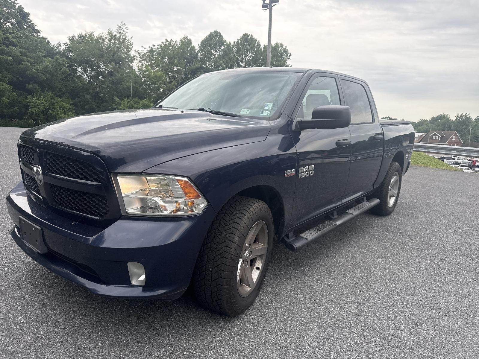 2014 RAM 1500 4WD Crew Cab 5.7 Ft Box Express
