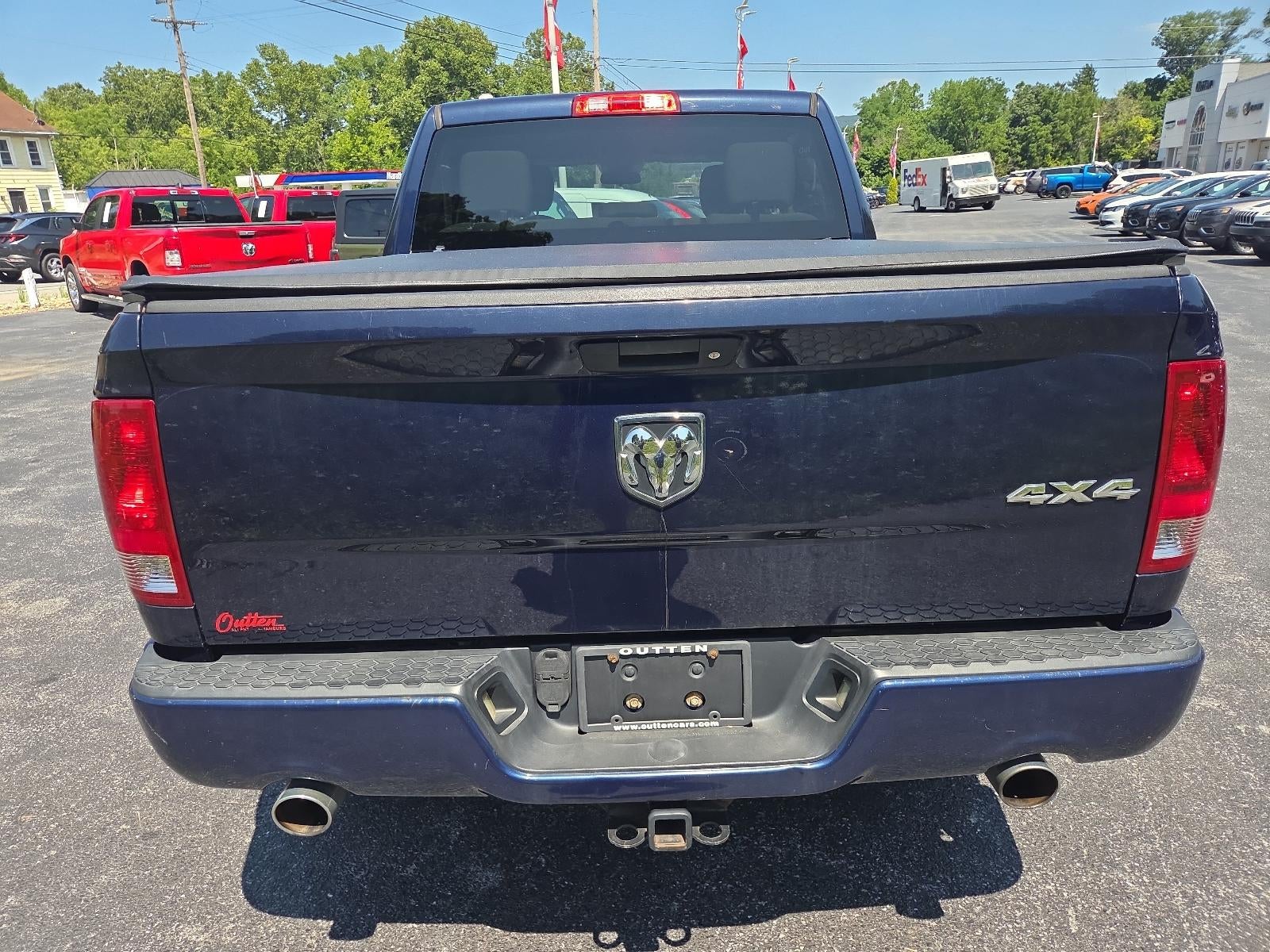 2014 RAM 1500 4WD Crew Cab 5.7 Ft Box Express