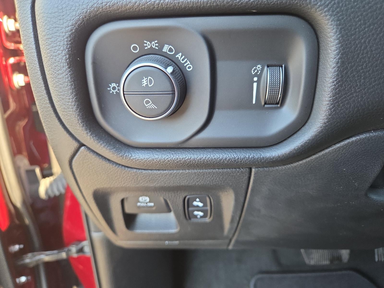 2021 RAM 1500 Big Horn 4x4 Crew Cab 5'7" Box