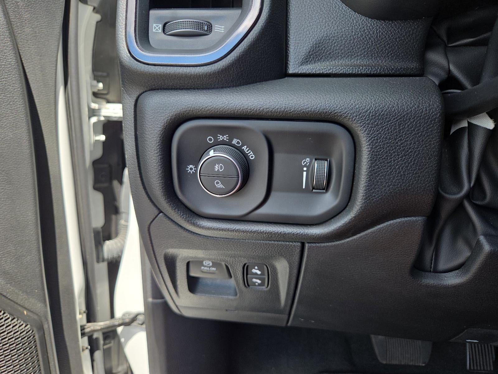 2023 RAM 1500 Big Horn 4x4 Crew Cab 5'7" Box