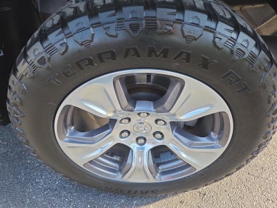 2022 RAM 1500 Laramie 4x4 Crew Cab 5'7" Box