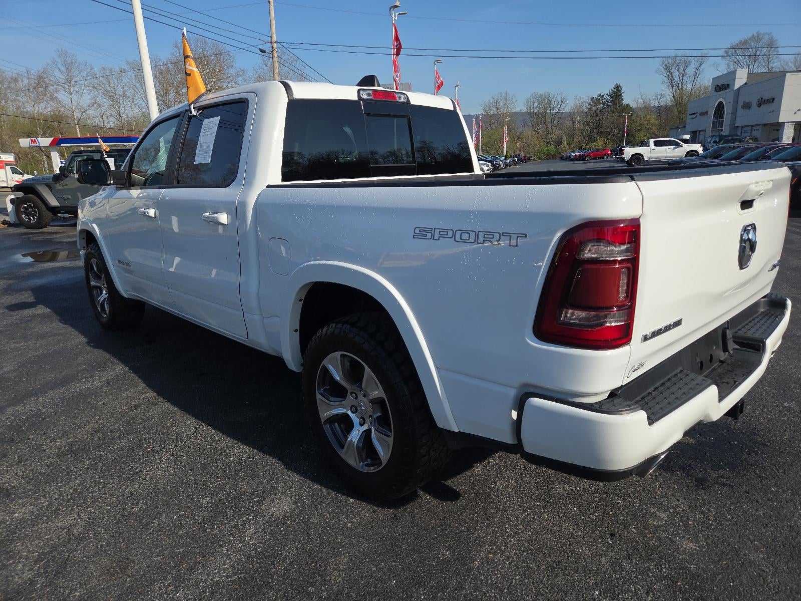 2022 RAM 1500 Laramie 4x4 Crew Cab 5'7" Box