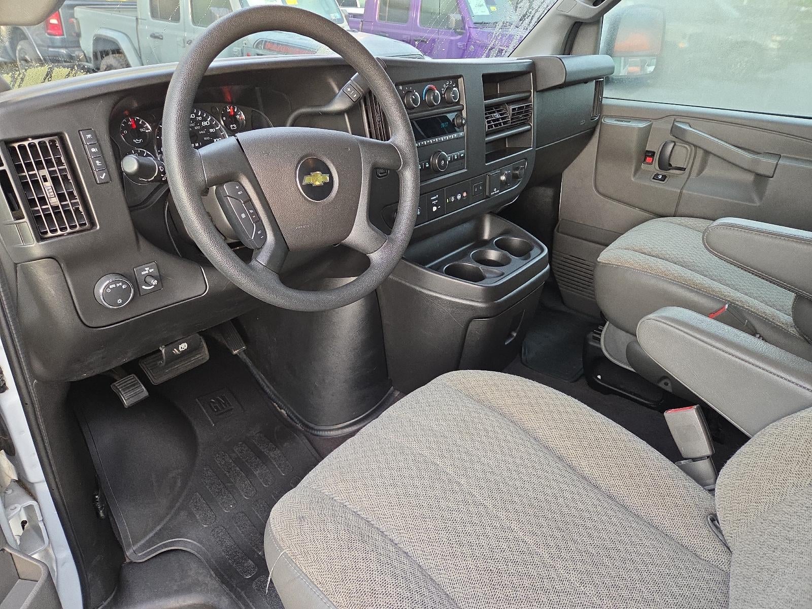 2020 Chevrolet Express Passenger 3500 Regular Wheelbase Rear-Wheel Drive 1LT