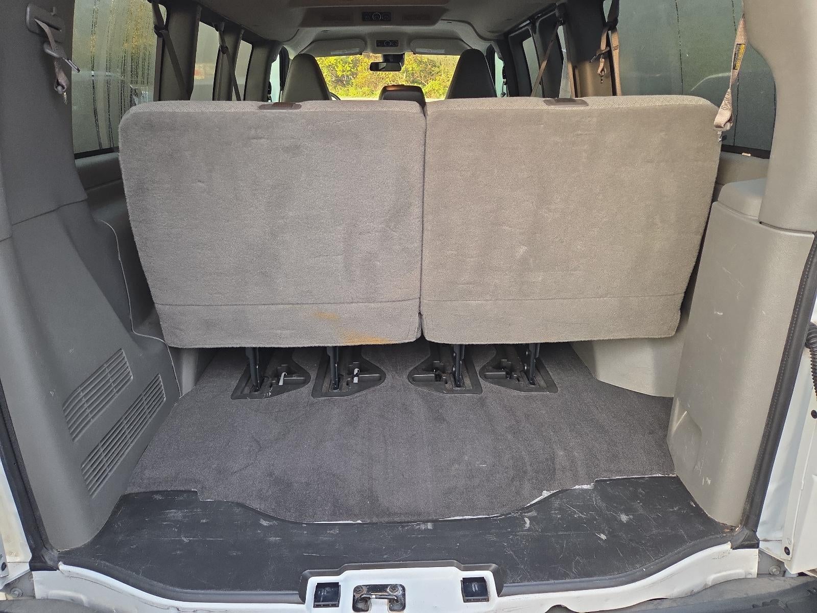 2020 Chevrolet Express Passenger 3500 Regular Wheelbase Rear-Wheel Drive 1LT