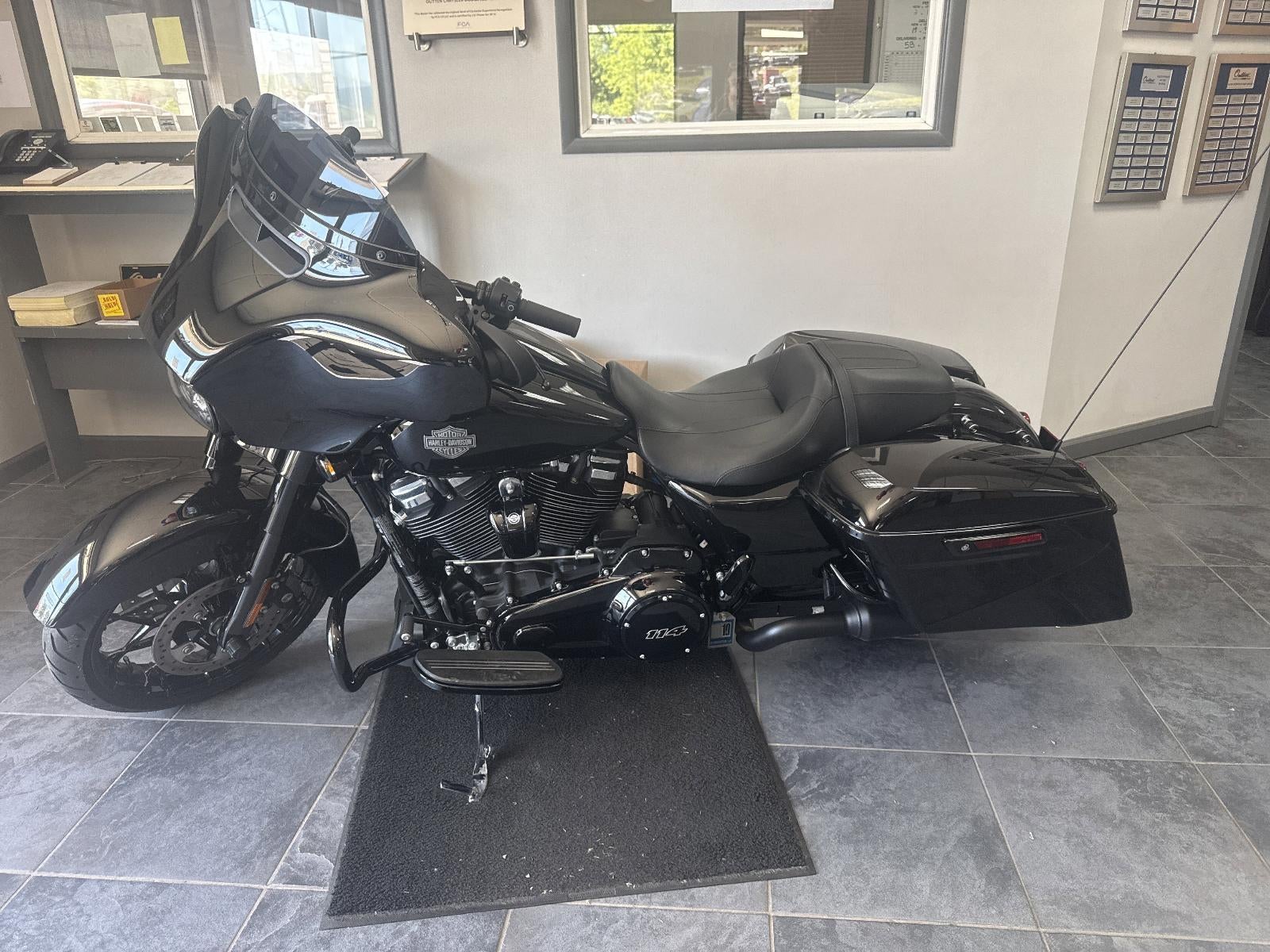 2021 Harley Davidson FLHXS Base