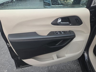 2023 Chrysler Pacifica Touring L FWD