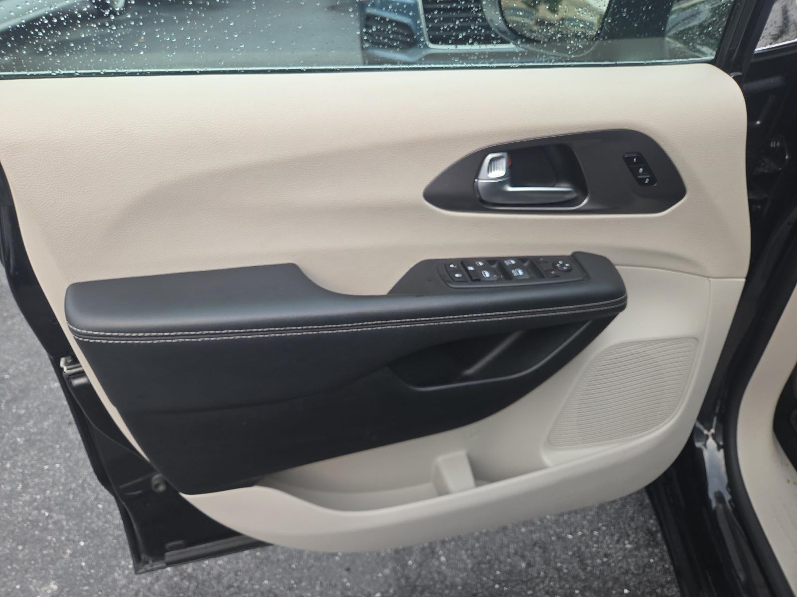 2023 Chrysler Pacifica Touring L FWD