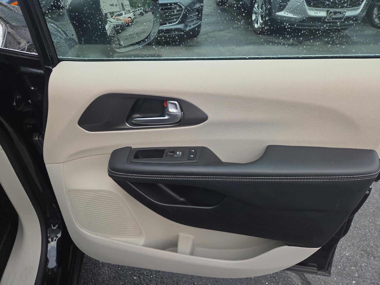 2023 Chrysler Pacifica Touring L FWD