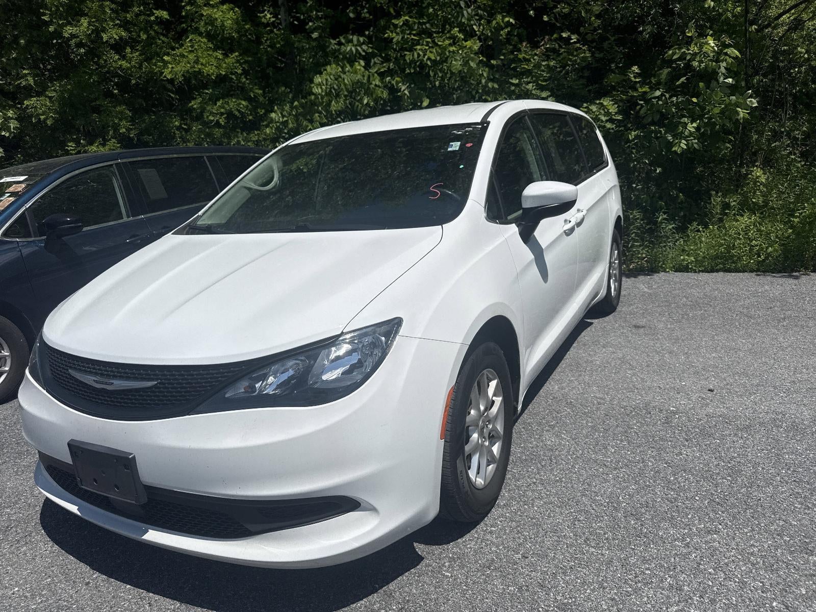 2022 Chrysler Voyager LX FWD