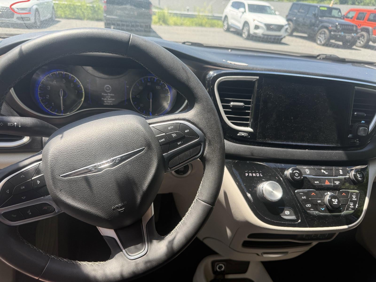 2022 Chrysler Voyager LX FWD