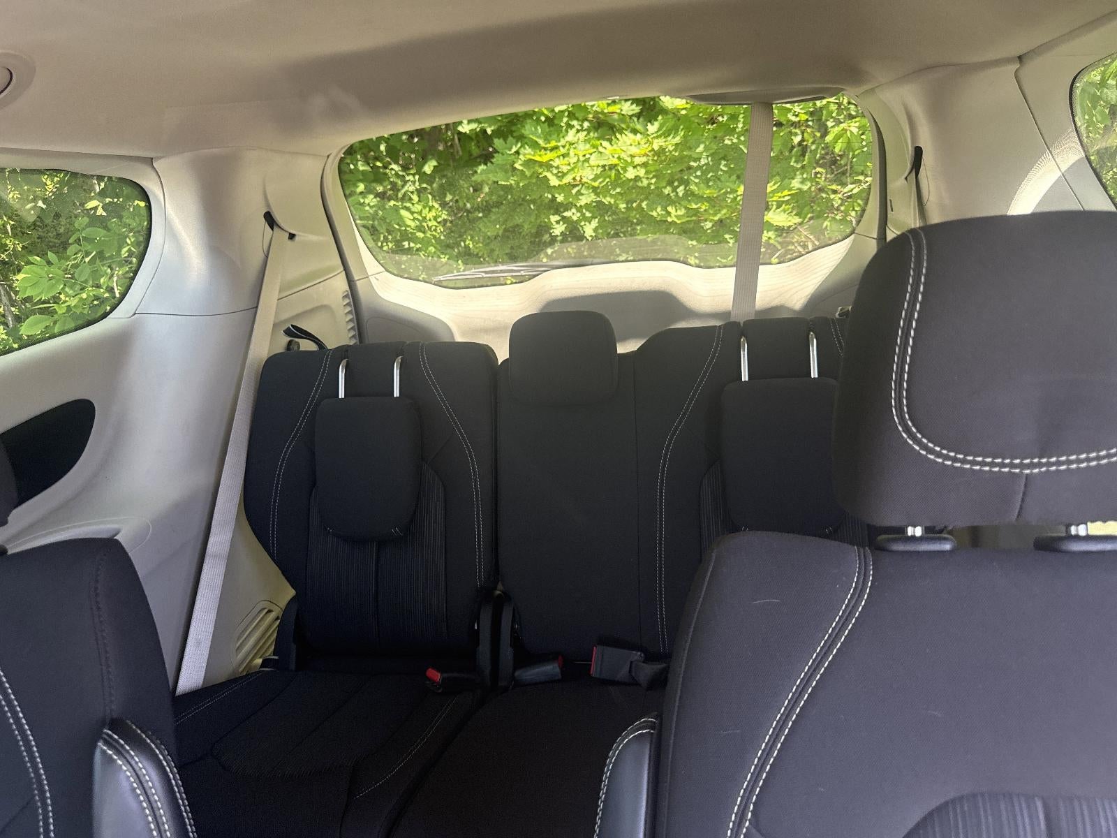 2022 Chrysler Voyager LX FWD