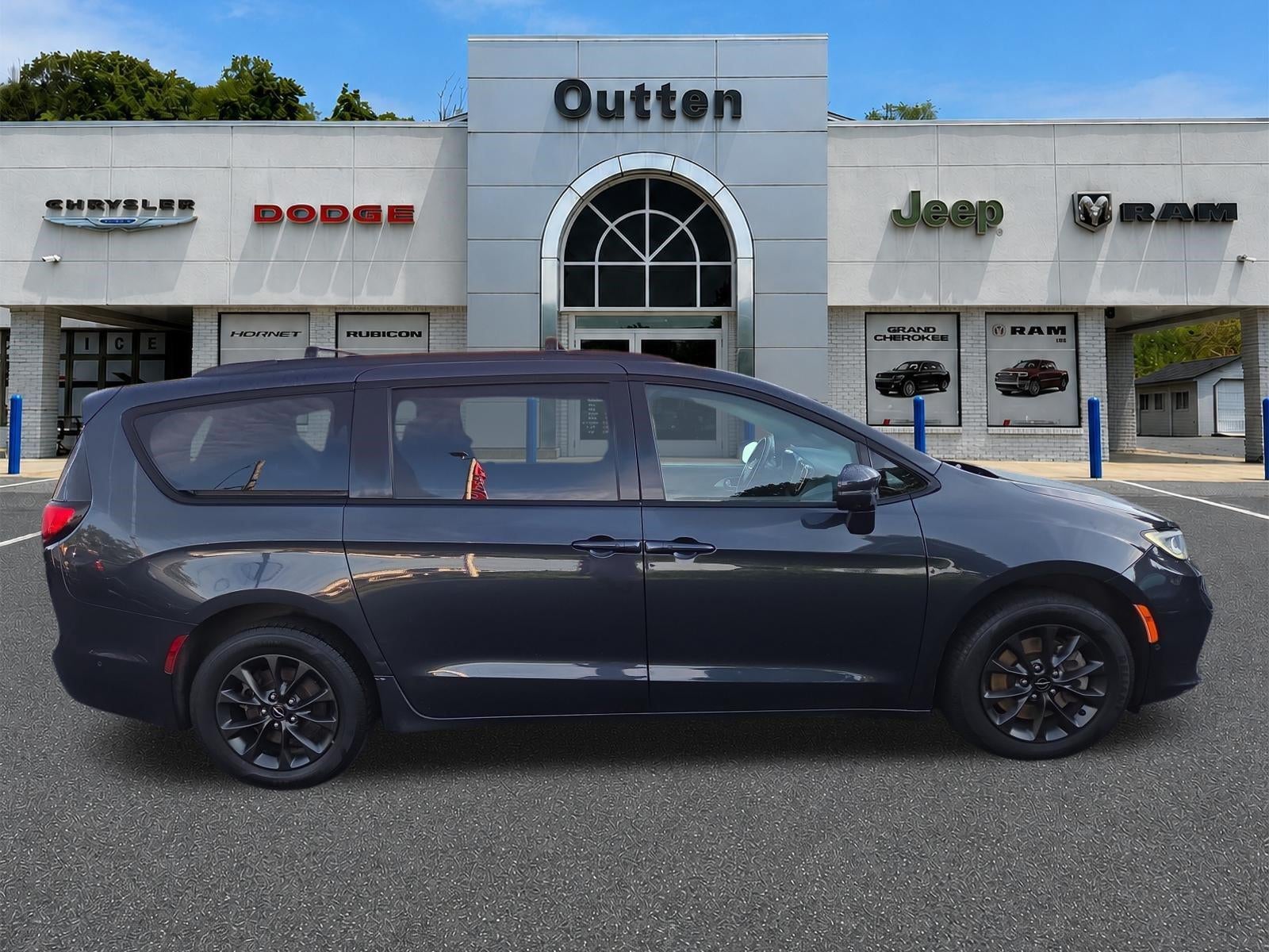 Used 2021 Chrysler Pacifica Touring L with VIN 2C4RC3BG3MR522739 for sale in Hamburg, PA