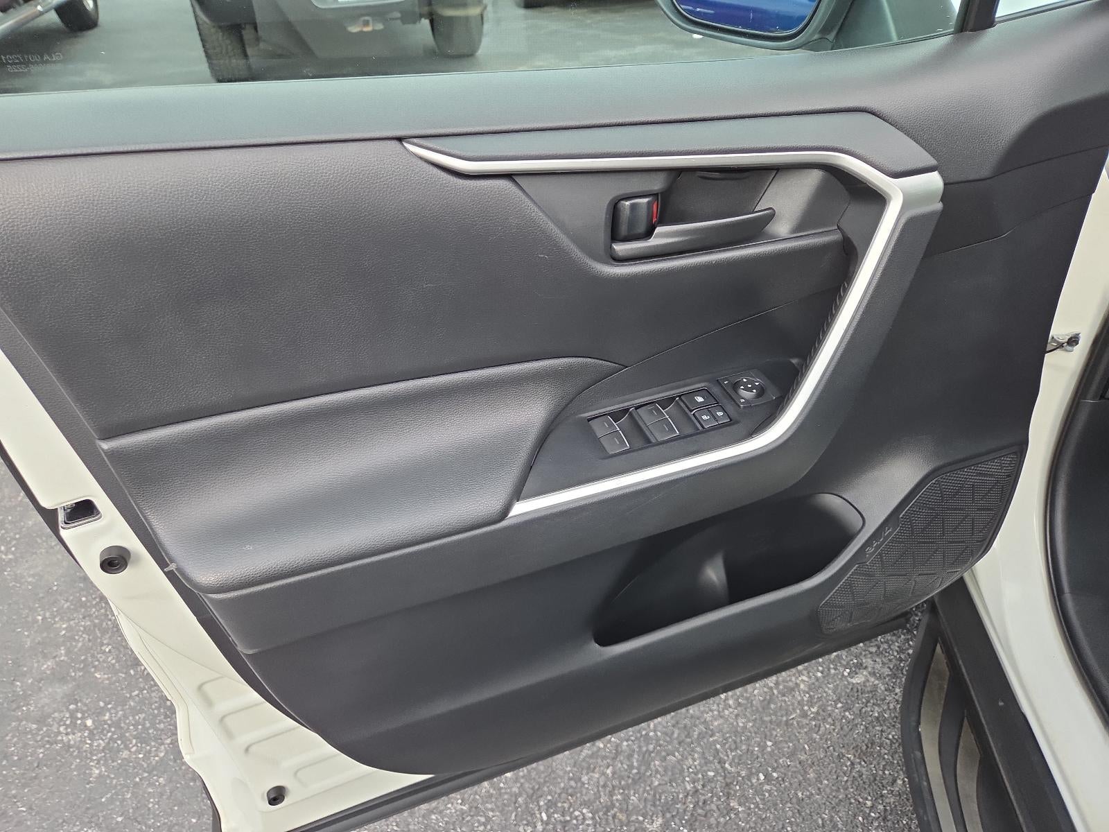 2019 Toyota RAV4 LE AWD (Natl)