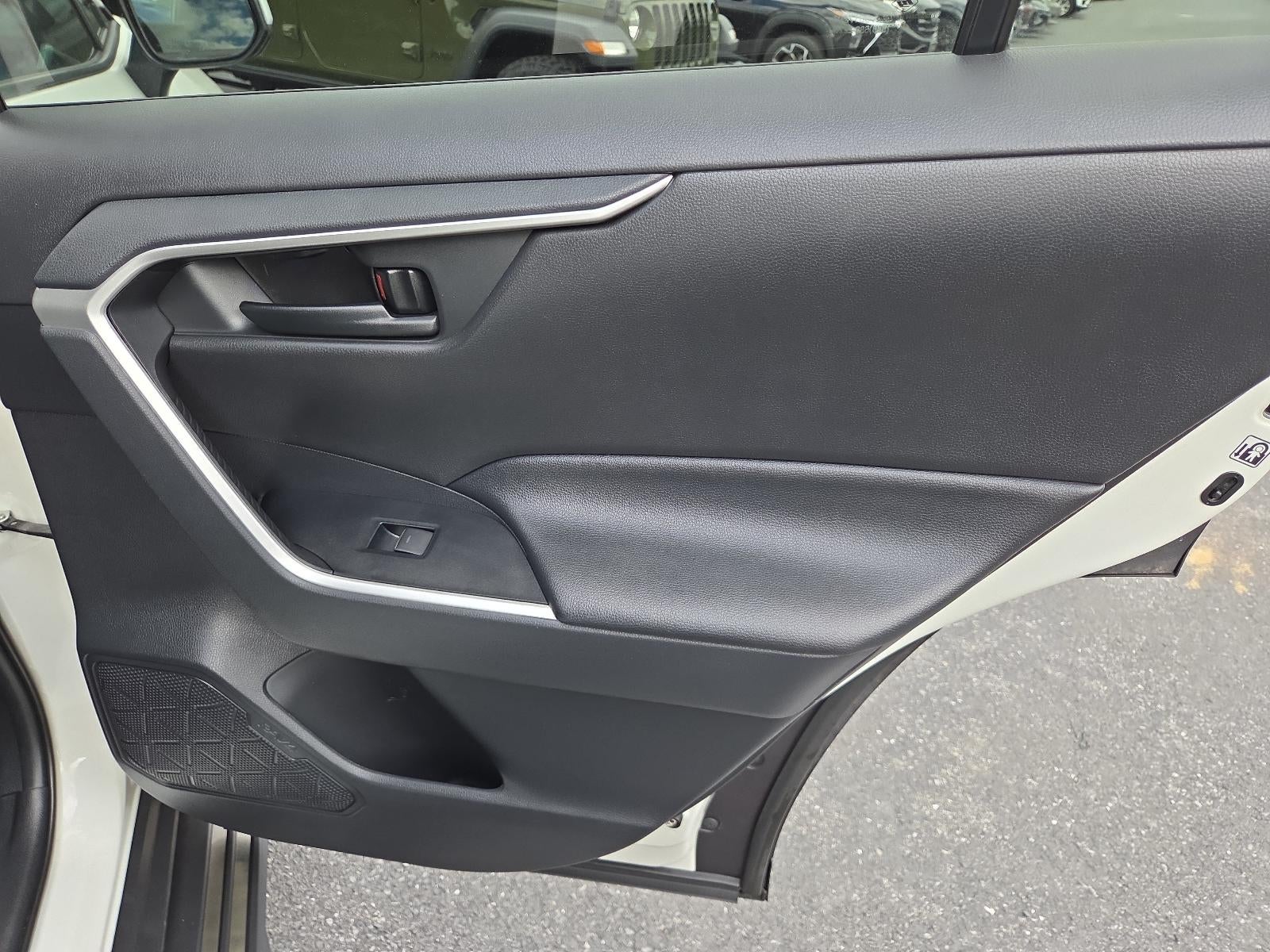 2019 Toyota RAV4 LE AWD (Natl)