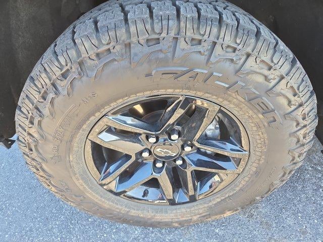 2023 Chevrolet Silverado 1500 Crew Cab Standard Box 4-Wheel Drive LT Trail Boss