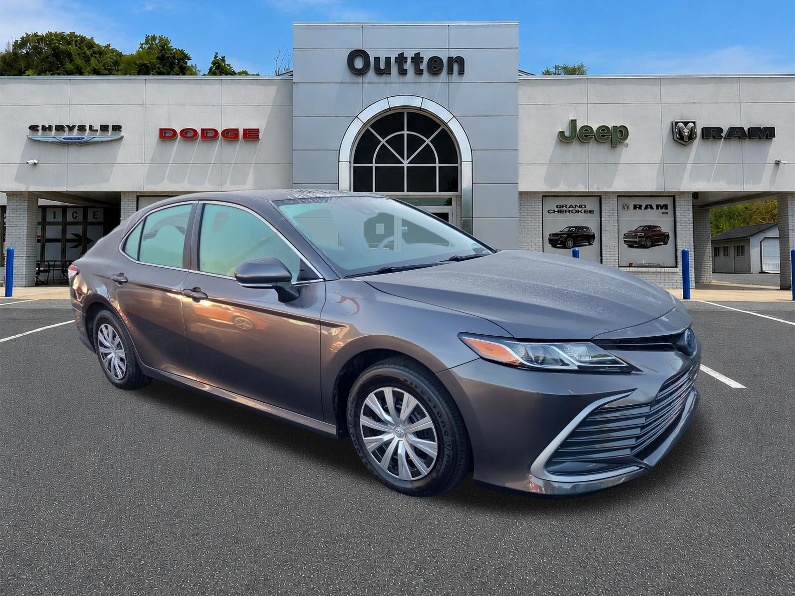2022 Toyota Camry Hybrid LE CVT (Natl)