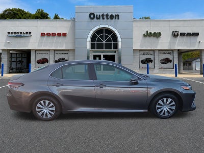 2022 Toyota Camry Hybrid LE CVT (Natl)